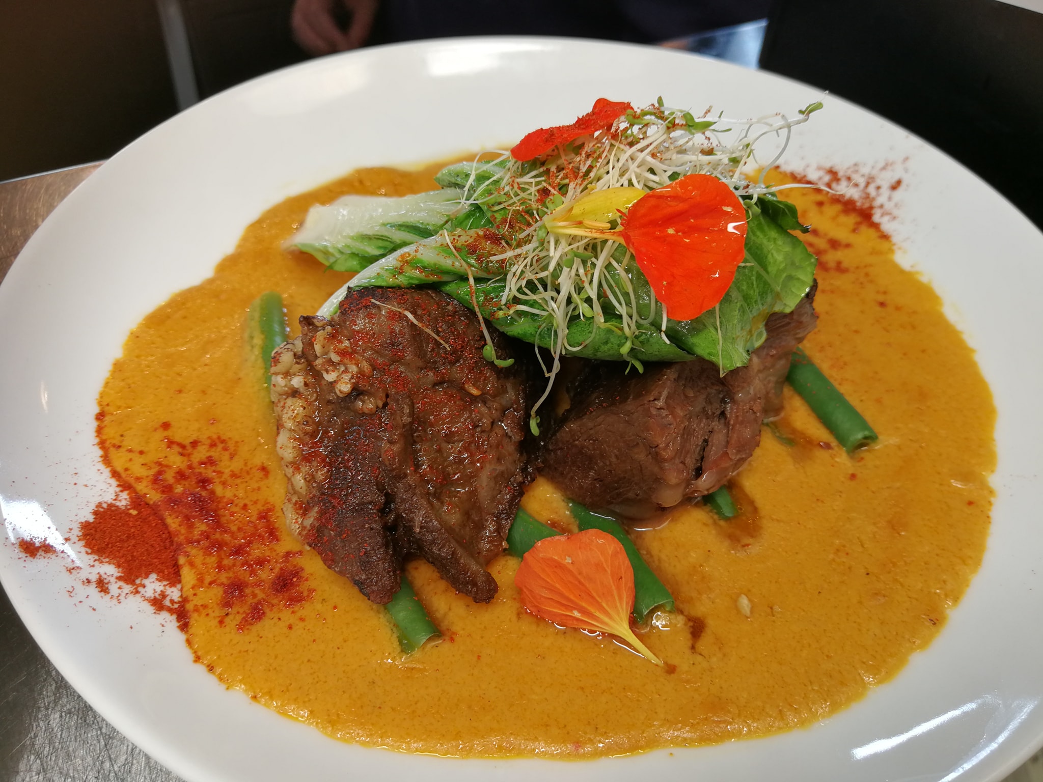 Kare Kare 菲律宾花生酱炖牛肉（来自餐厅官方Facebook）