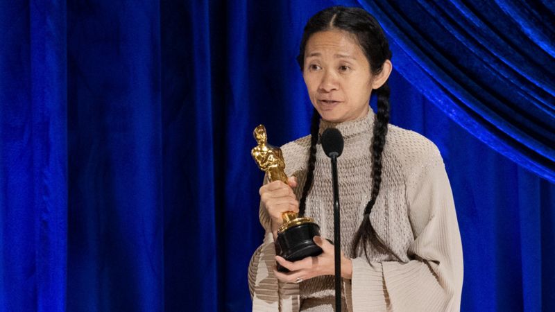 赵婷获奥斯卡最佳导演奖，成首位获此殊荣华人女导演