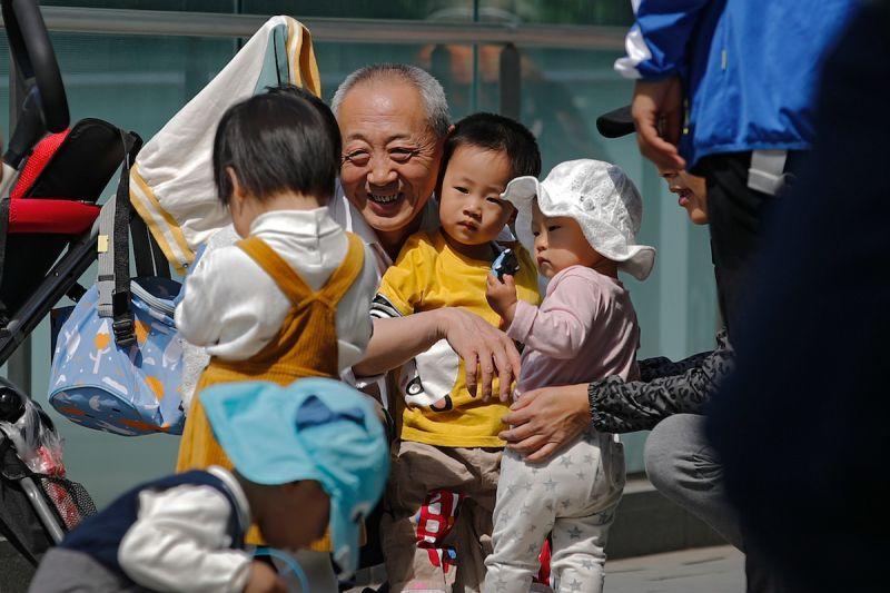 中国今年将实施三孩生育政策