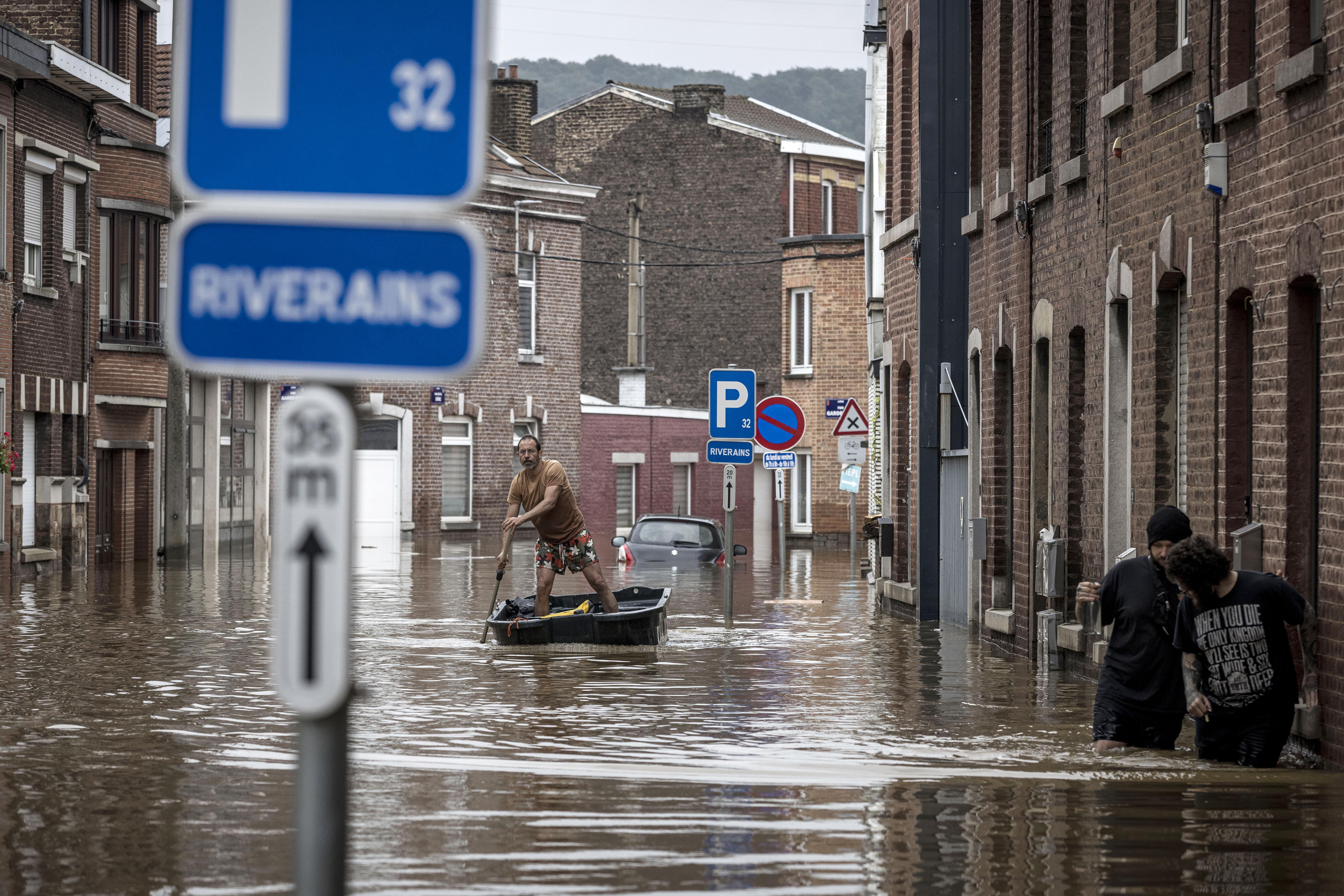 48小时下夏季两月雨量，西欧遭遇百年最惨重洪灾
