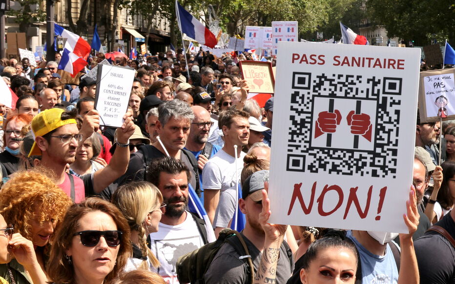 为什么法国民众游行抵制健康码？中国网红带你现场体验