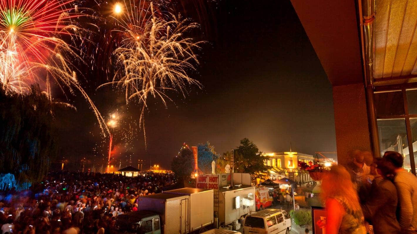 皇后镇和瓦纳卡取消了跨年焰火秀，年度音乐节照常举行