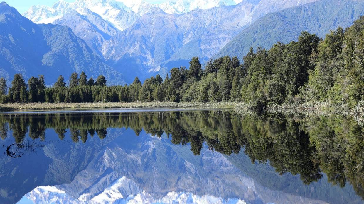 新西兰两座湖泊被誉为世界最美自然奇观
