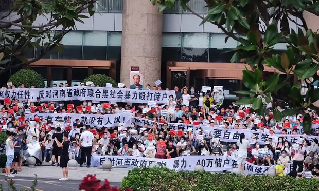 Victims of one of China’s worst financial scandals attacked by unidentified men in white at protest 中国金融骗局受害者遭不明身份人士攻击 | South China Morning Post 南华早报