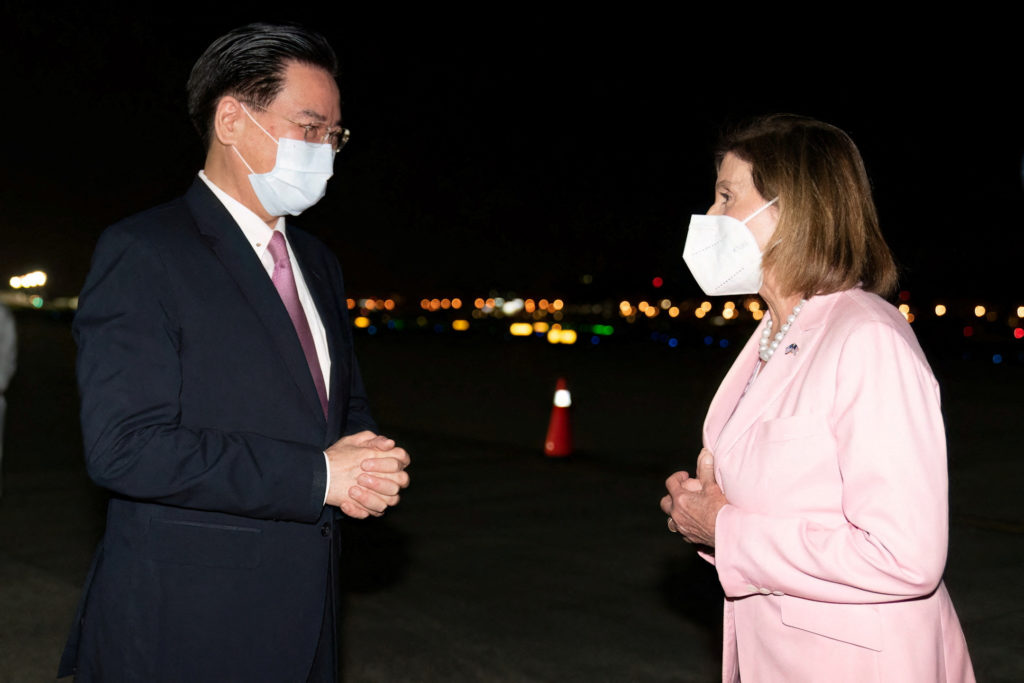 Pelosi’s visit to Taiwan sparks immediate reaction from China 佩洛西访台，中国立刻做出回应 | PBS 美国公共电视