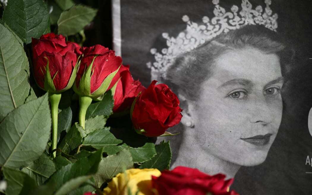 政府决定：9月26日全国放一天假，纪念英国女王伊丽莎白二世