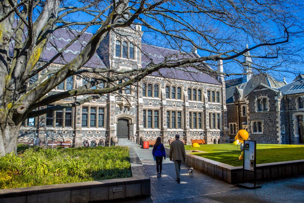 坎特伯雷大学明年将举行150周年校庆，新西兰哪所大学建校时间最早？