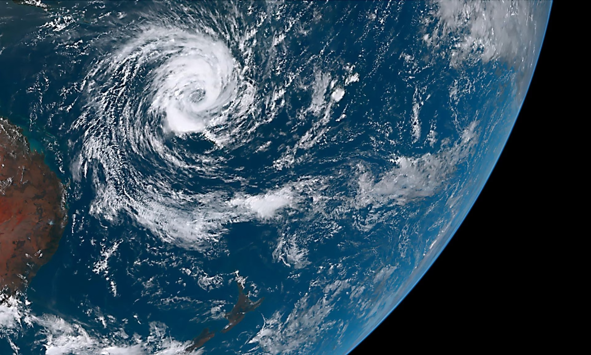 布里埃尔风暴（Cyclone Gabrielle）会在接下来24小时内离开新西兰