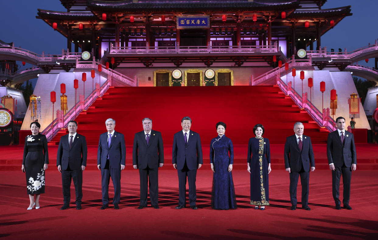 中国西安举办中亚五国峰会，对阵七国集团年度峰会