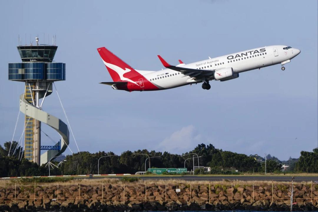 澳航停飞上海，今年中国出境游很不乐观 | Qantas suspending flights to Shanghai suggests a bleak outlook for China tourism this year