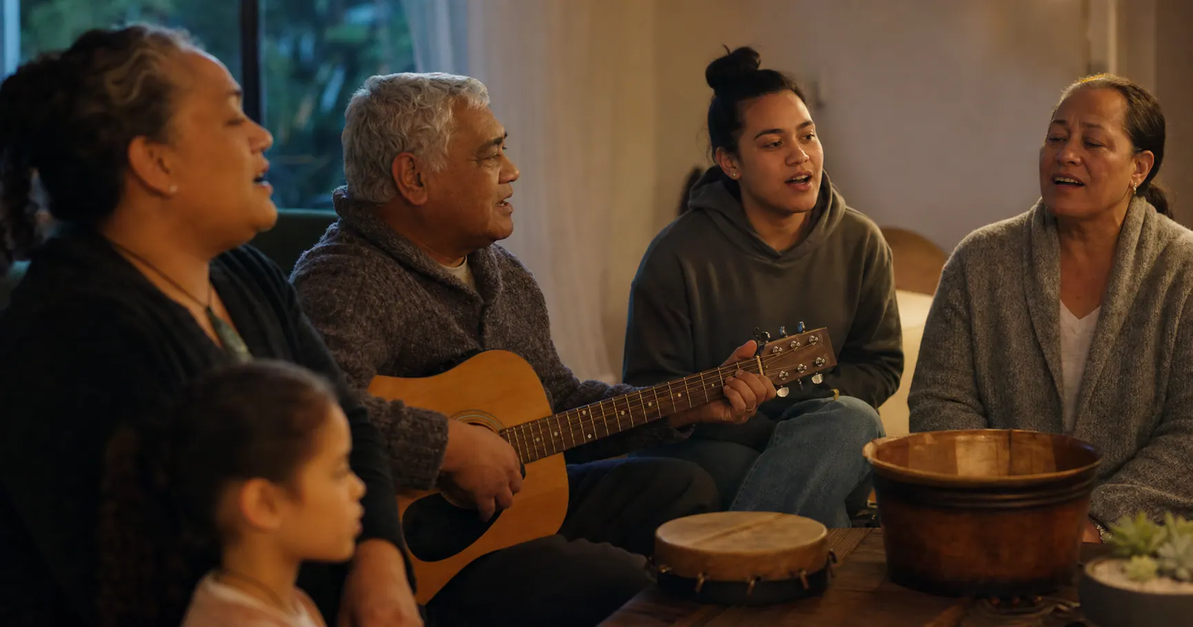 He Waiata, He Mahara: te kaha o ngā kupu i roto i te ngākau
