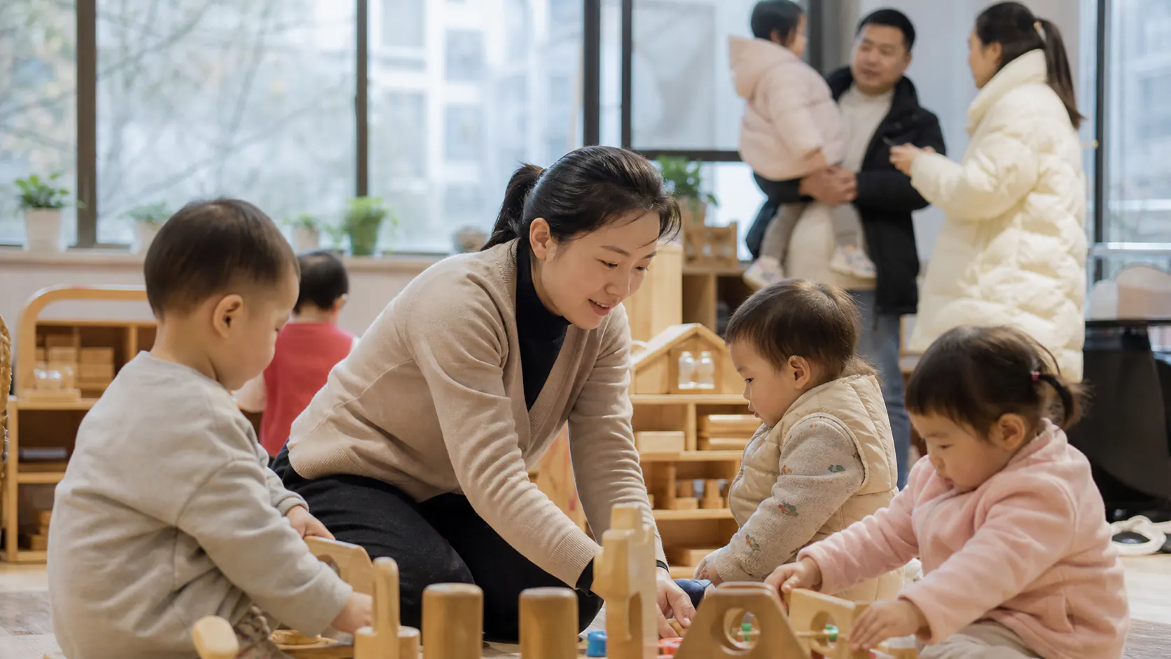 15万个托位不是15万个答案：中国普惠托育真正要解决的是家长敢不敢把孩子交出去