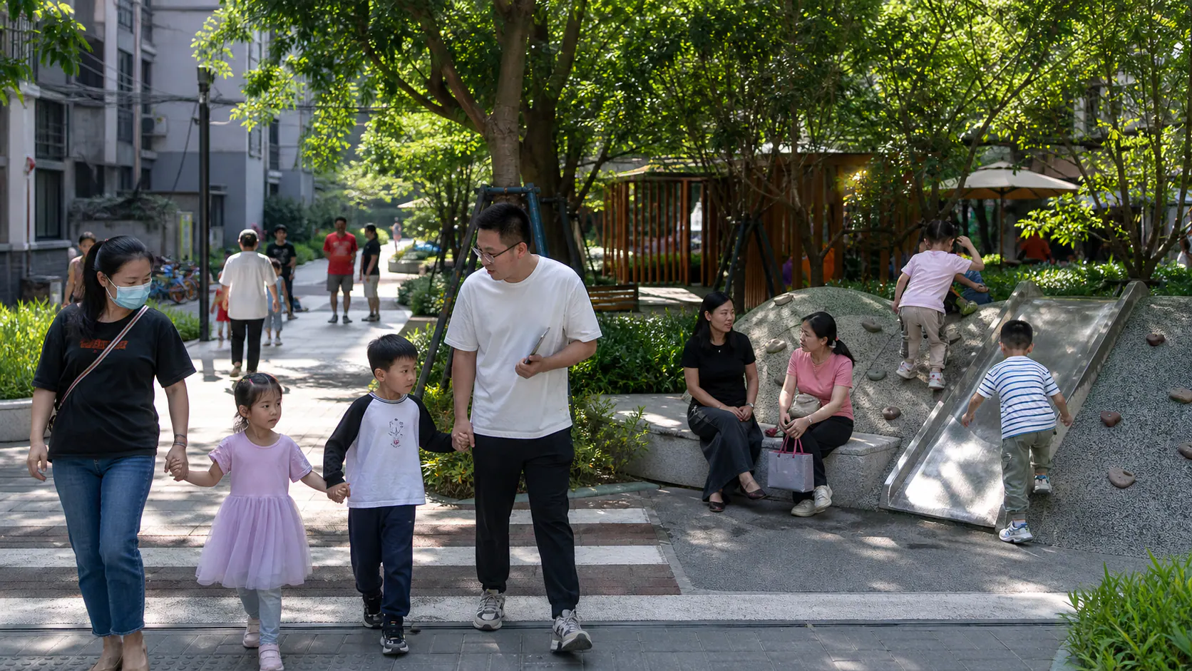 儿童友好不是多装一座滑梯：中国城市公共空间真正要改变的是孩子每天怎样出门